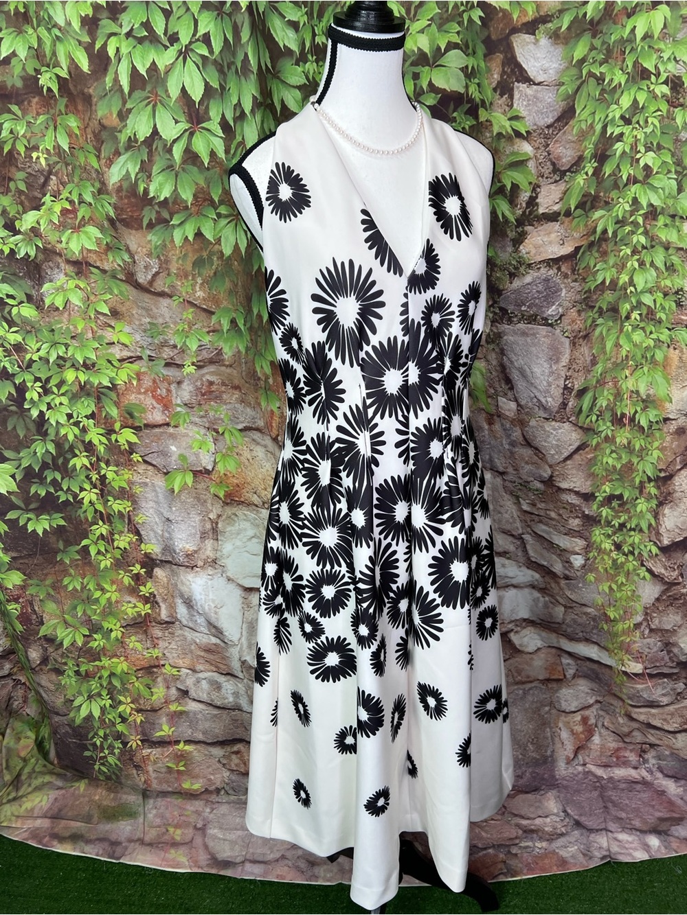 HALSTON Quiet Luxury Fit and Flare Black and Ivory Scuba Knit Event Dress, 10 - Picture 11 of 13